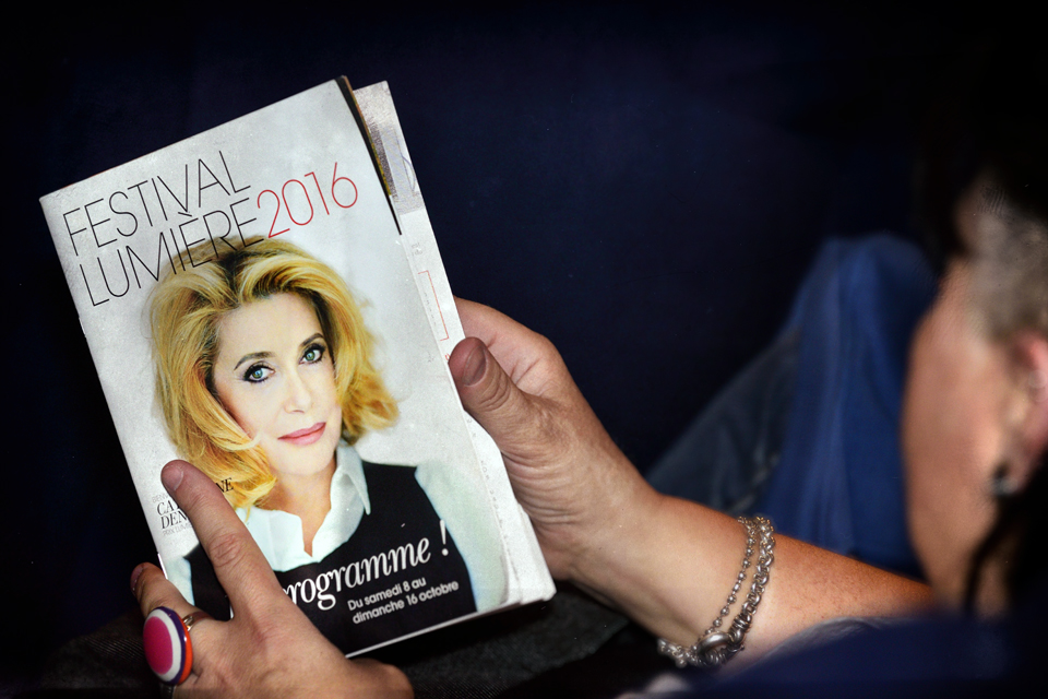 Les cigales à la Fourmi